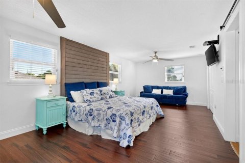 House in New Smyrna Beach, Florida 4 bedrooms, 224.45 sq.m. № 2197765 - photo 10