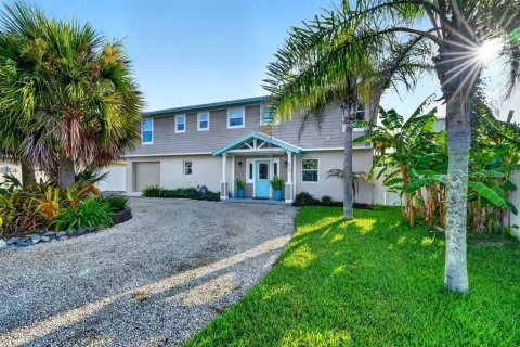 House in New Smyrna Beach, Florida 4 bedrooms, 224.45 sq.m. № 2197765