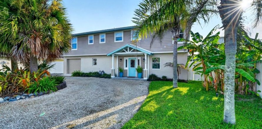 House in New Smyrna Beach, Florida 4 bedrooms, 224.45 sq.m. № 2197765