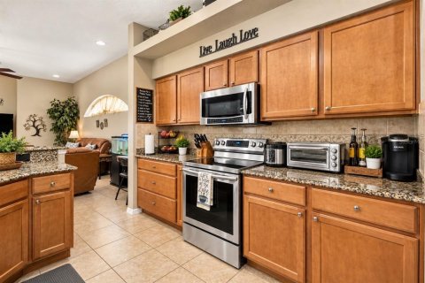 House in Spring Hill, Florida 5 bedrooms, 311.87 sq.m. № 2410631 - photo 9