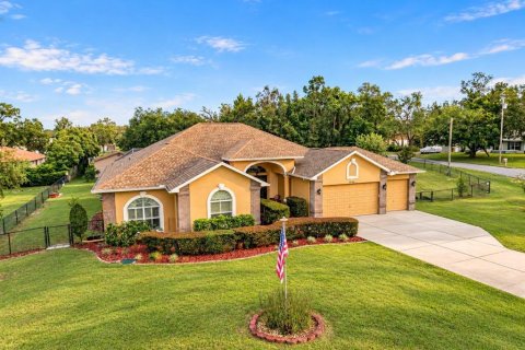 House in Spring Hill, Florida 5 bedrooms, 311.87 sq.m. № 2410631