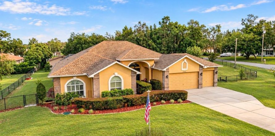 House in Spring Hill, Florida 5 bedrooms, 311.87 sq.m. № 2410631