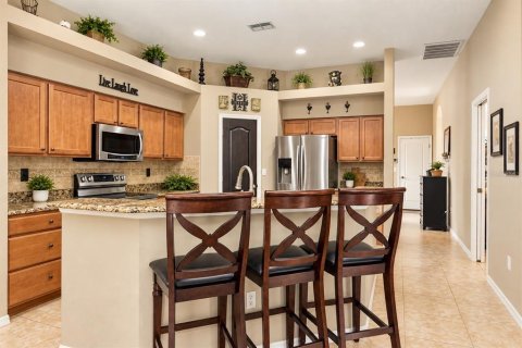 House in Spring Hill, Florida 5 bedrooms, 311.87 sq.m. № 2410631 - photo 10