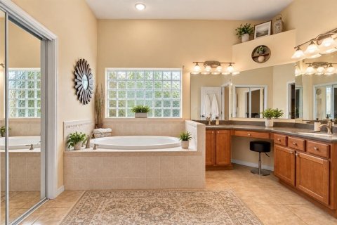 House in Spring Hill, Florida 5 bedrooms, 311.87 sq.m. № 2410631 - photo 15
