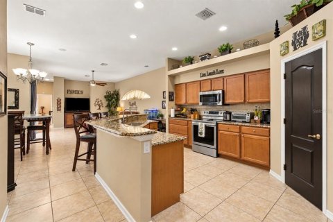 House in Spring Hill, Florida 5 bedrooms, 311.87 sq.m. № 2410631 - photo 8