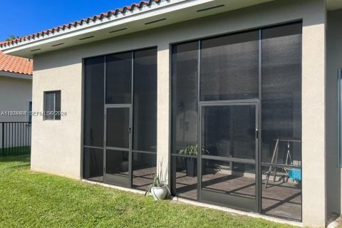 House in Cutler Bay, Florida 4 bedrooms, 237.09 sq.m. № 2040425 - photo 13