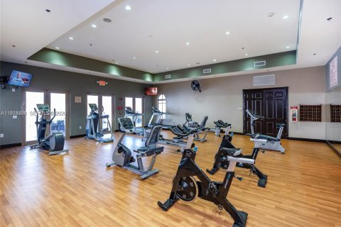 House in Cutler Bay, Florida 4 bedrooms, 237.09 sq.m. № 2040425 - photo 12