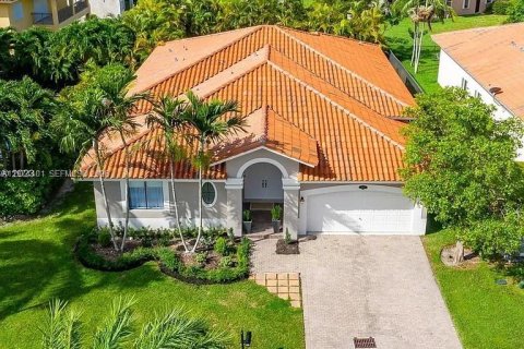 House in Cutler Bay, Florida 4 bedrooms, 237.09 sq.m. № 2040425