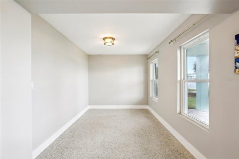 House in Saint Pete Beach, Florida 5 bedrooms, 281.31 sq.m. № 1418980 - photo 19
