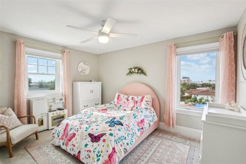 House in Saint Pete Beach, Florida 5 bedrooms, 281.31 sq.m. № 1418980 - photo 27