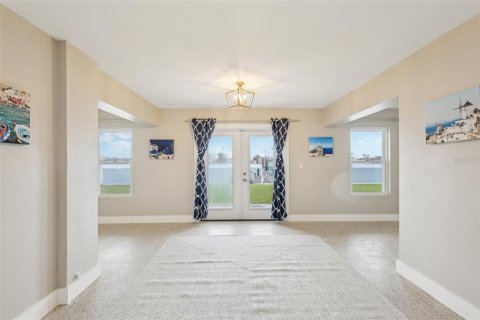 House in Saint Pete Beach, Florida 5 bedrooms, 281.31 sq.m. № 1418980 - photo 17