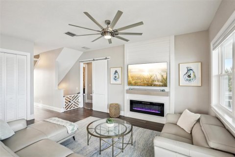 House in Saint Pete Beach, Florida 5 bedrooms, 281.31 sq.m. № 1418980 - photo 6