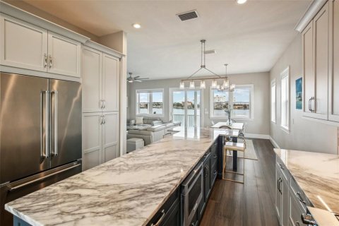 House in Saint Pete Beach, Florida 5 bedrooms, 281.31 sq.m. № 1418980 - photo 15