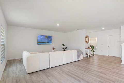 Casa en venta en Davenport, Florida, 4 dormitorios, 208.1 m2 № 2205837 - foto 6