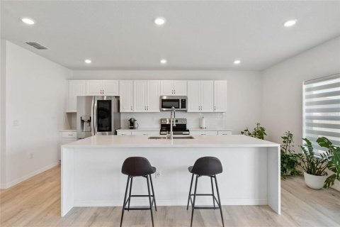 Casa en venta en Davenport, Florida, 4 dormitorios, 208.1 m2 № 2205837 - foto 8