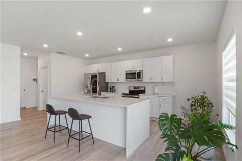 Casa en venta en Davenport, Florida, 4 dormitorios, 208.1 m2 № 2205837 - foto 9
