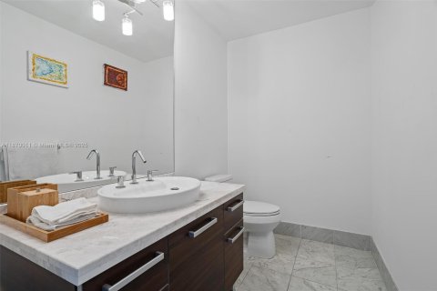 Купить кондоминиум в Майами, Флорида 1 спальня, 90.86м2, № 2088544 - фото 18