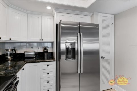 Condo in Indian Shores, Florida, 2 bedrooms  № 1832607 - photo 17
