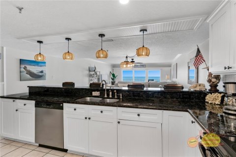 Condo in Indian Shores, Florida, 2 bedrooms  № 1832607 - photo 14
