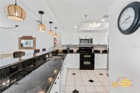 Condo in Indian Shores, Florida, 2 bedrooms  № 1832607 - photo 16