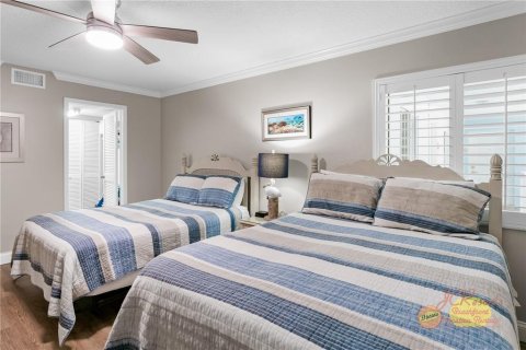 Condo in Indian Shores, Florida, 2 bedrooms  № 1832607 - photo 26