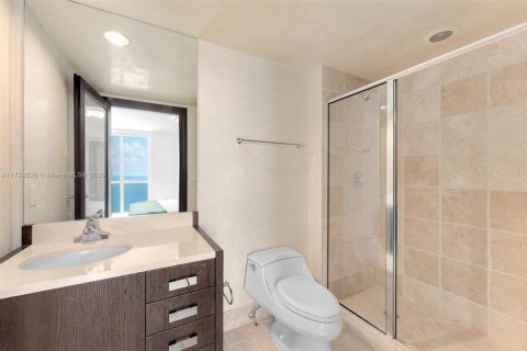 Condo in Sunny Isles Beach, Florida, 3 bedrooms  № 1861646 - photo 11