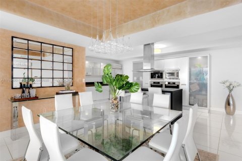 Condo in Sunny Isles Beach, Florida, 3 bedrooms  № 1861646 - photo 5