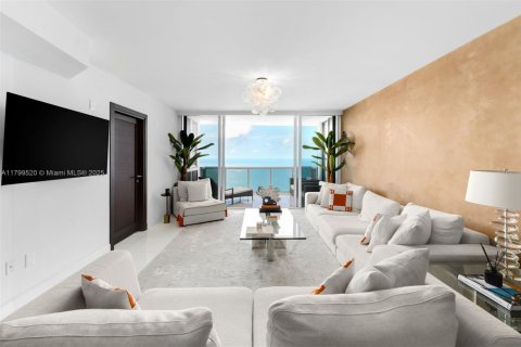 Condo in Sunny Isles Beach, Florida, 3 bedrooms  № 1861646 - photo 1