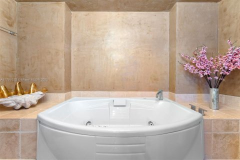 Condo in Sunny Isles Beach, Florida, 3 bedrooms  № 1861646 - photo 17