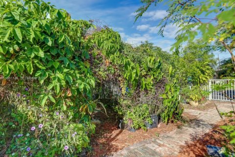 House in Fort Lauderdale, Florida 5 bedrooms, 162.02 sq.m. № 2021934 - photo 10