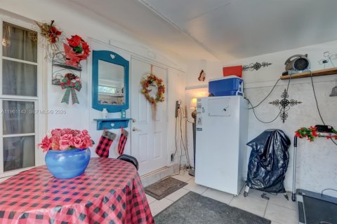 House in Fort Lauderdale, Florida 5 bedrooms, 162.02 sq.m. № 2021934 - photo 14