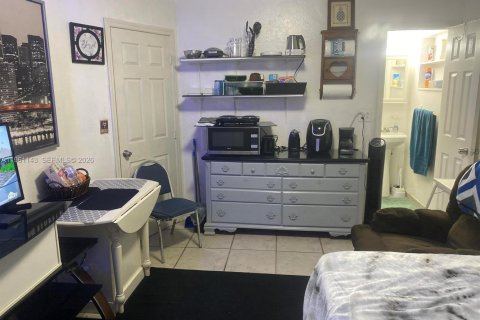 House in Fort Lauderdale, Florida 5 bedrooms, 162.02 sq.m. № 2021934 - photo 26