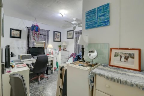 House in Fort Lauderdale, Florida 5 bedrooms, 162.02 sq.m. № 2021934 - photo 24