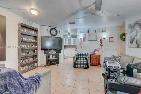 House in Fort Lauderdale, Florida 5 bedrooms, 162.02 sq.m. № 2021934 - photo 15