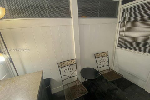 House in Fort Lauderdale, Florida 5 bedrooms, 162.02 sq.m. № 2021934 - photo 29