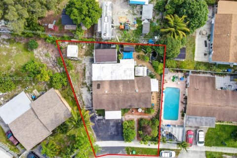 House in Fort Lauderdale, Florida 5 bedrooms, 162.02 sq.m. № 2021934