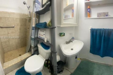 House in Fort Lauderdale, Florida 5 bedrooms, 162.02 sq.m. № 2021934 - photo 27