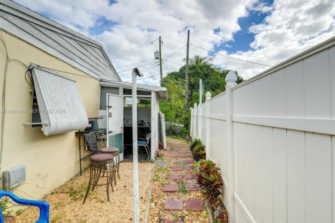 House in Fort Lauderdale, Florida 5 bedrooms, 162.02 sq.m. № 2021934 - photo 28