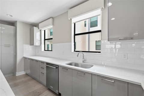 Touwnhouse à vendre à Tampa, Floride: 3 chambres, 172.33 m2 № 2226178 - photo 24