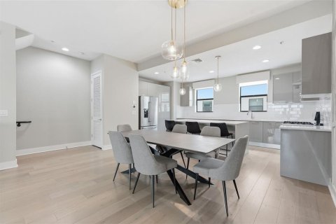 Touwnhouse à vendre à Tampa, Floride: 3 chambres, 172.33 m2 № 2226178 - photo 17