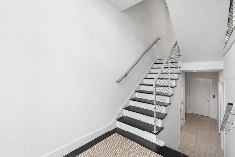 Adosado en venta en Tampa, Florida, 3 dormitorios, 307.32 m2 № 2259100 - foto 15