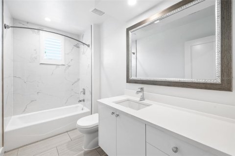 Adosado en venta en Tampa, Florida, 3 dormitorios, 307.32 m2 № 2259100 - foto 18