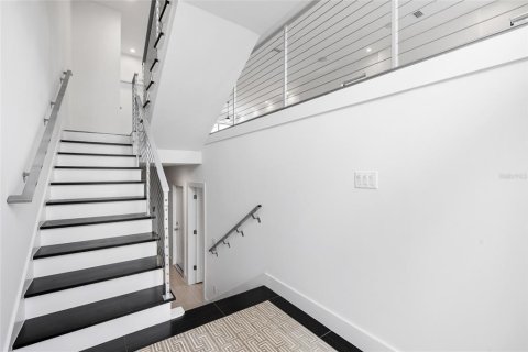 Adosado en venta en Tampa, Florida, 3 dormitorios, 307.32 m2 № 2259100 - foto 7