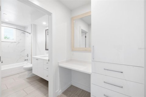 Adosado en venta en Tampa, Florida, 3 dormitorios, 307.32 m2 № 2259100 - foto 17