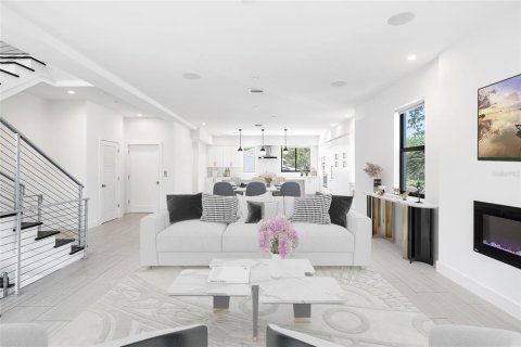 Adosado en venta en Tampa, Florida, 3 dormitorios, 307.32 m2 № 2259100 - foto 8