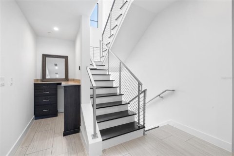 Adosado en venta en Tampa, Florida, 3 dormitorios, 307.32 m2 № 2259100 - foto 21
