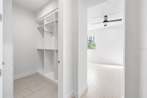 Adosado en venta en Tampa, Florida, 3 dormitorios, 307.32 m2 № 2259100 - foto 29