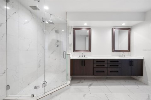 Adosado en venta en Tampa, Florida, 3 dormitorios, 307.32 m2 № 2259100 - foto 30