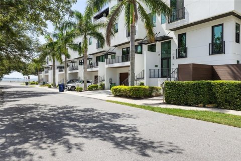 Adosado en venta en Tampa, Florida, 3 dormitorios, 307.32 m2 № 2259100 - foto 3