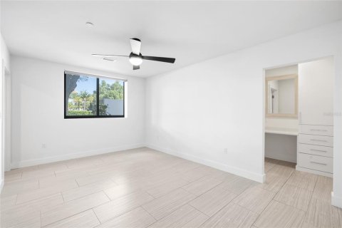 Adosado en venta en Tampa, Florida, 3 dormitorios, 307.32 m2 № 2259100 - foto 16